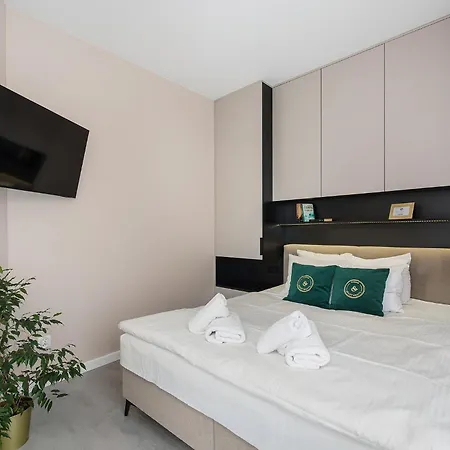 By Bed&bath *