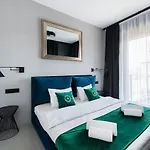 By Bed&bath *